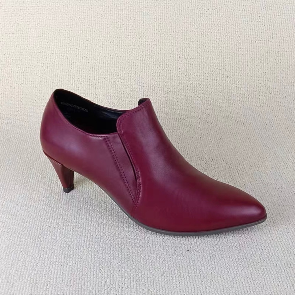 Leather shoes . Soft shoes . Retro shoes